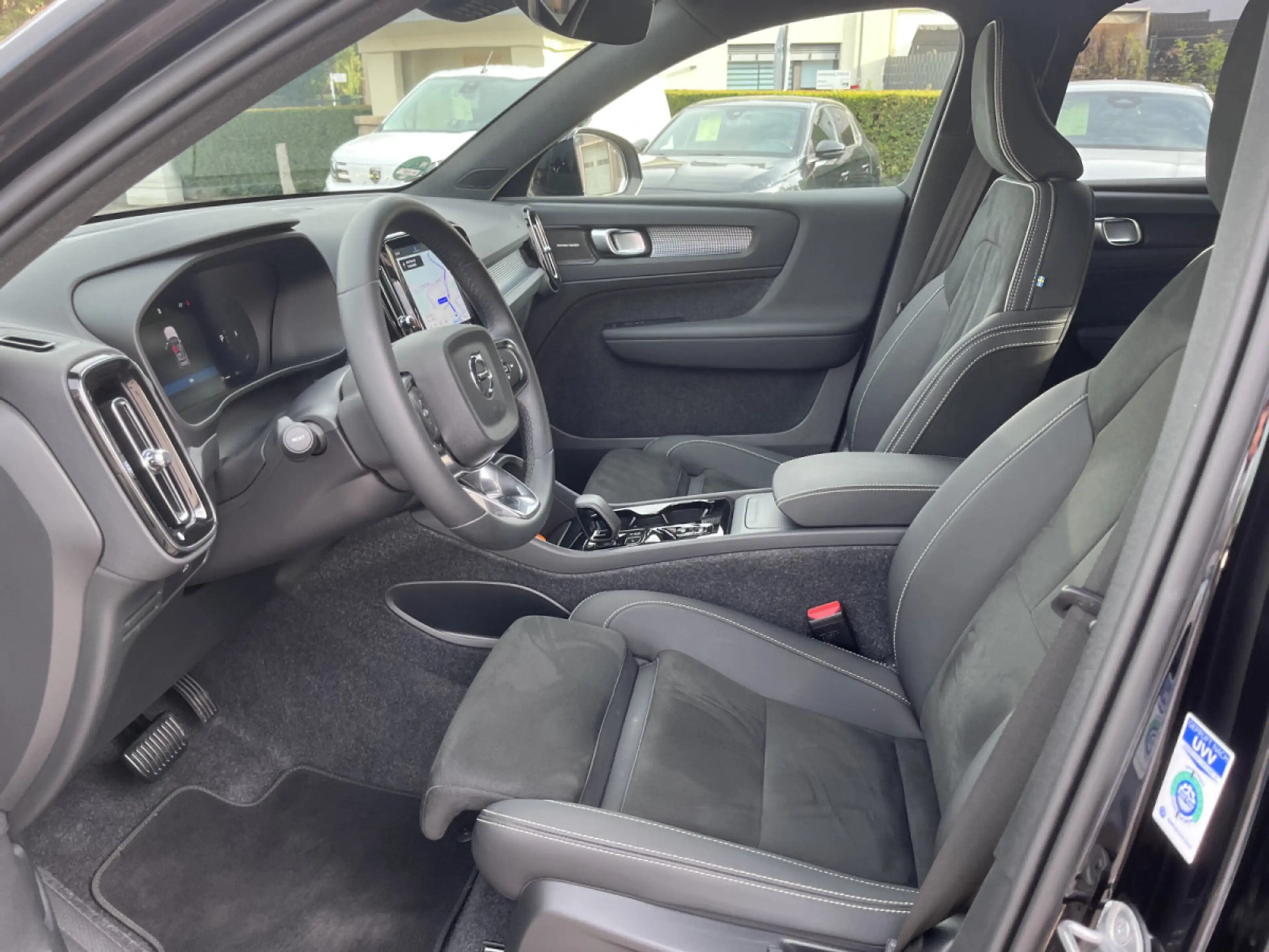 Volvo XC40 B3 Plus Dark DCT — photo 9