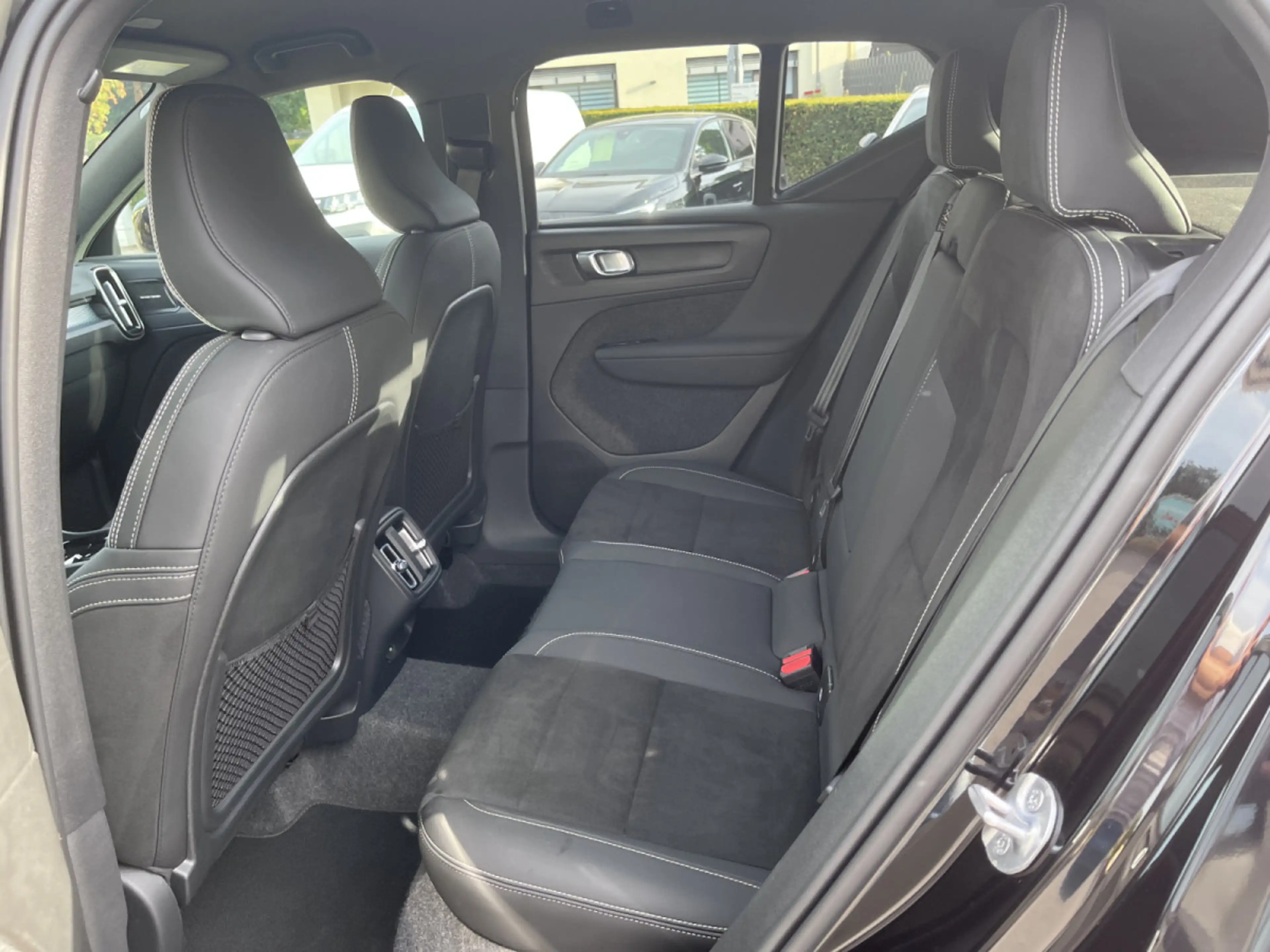 Volvo XC40 B3 Plus Dark DCT — photo 11