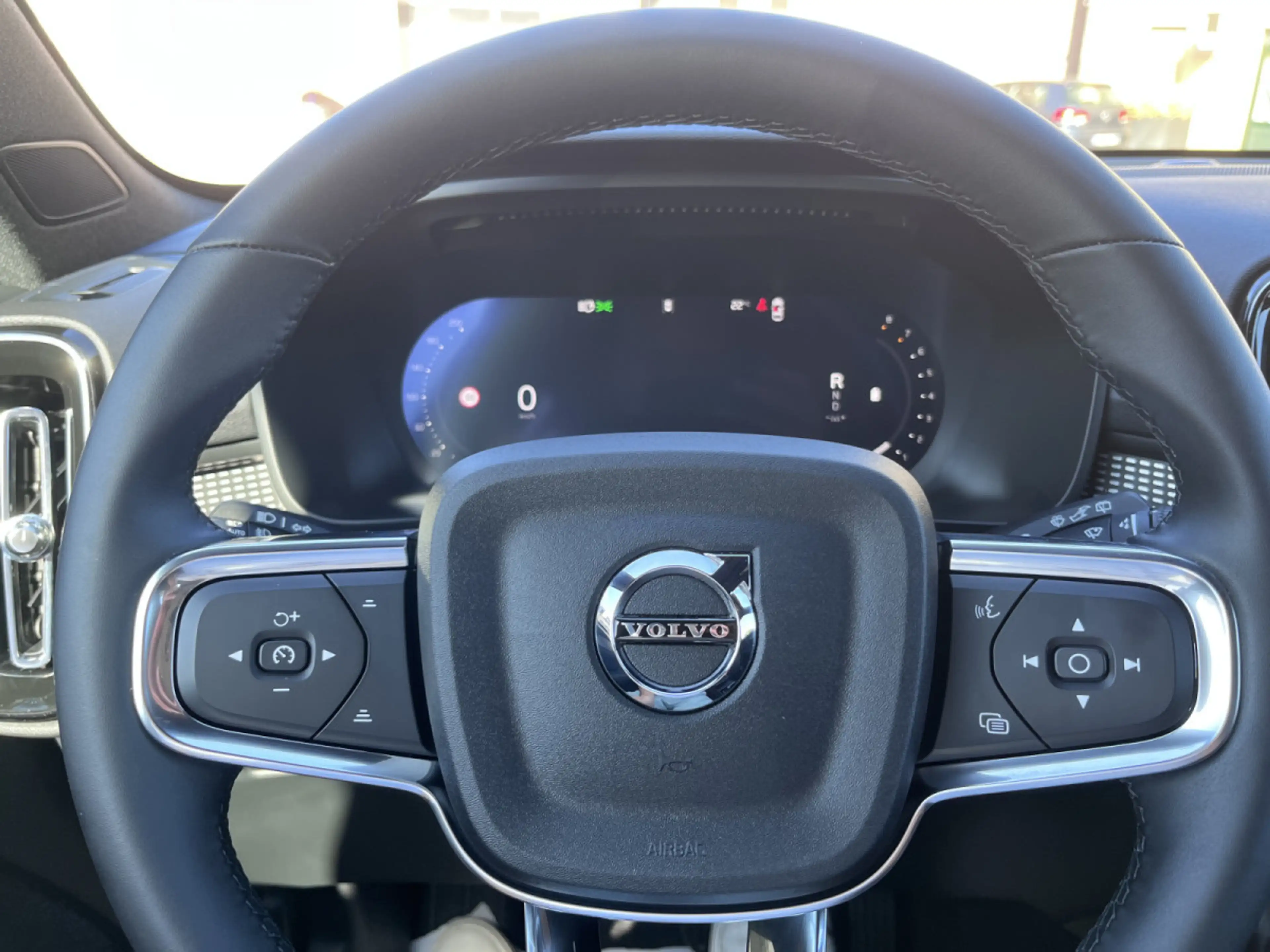 Volvo XC40 B3 Plus Dark DCT — photo 13