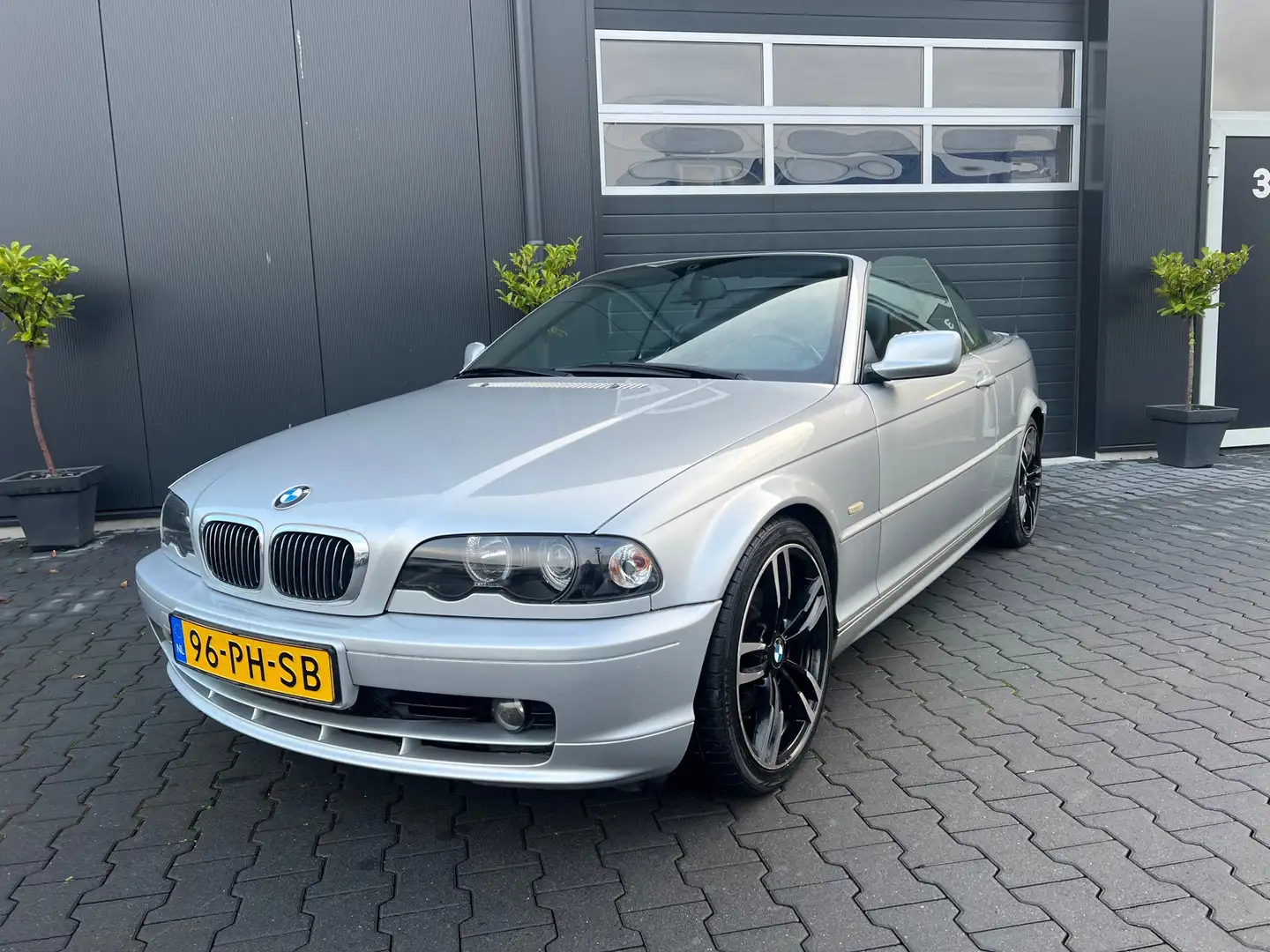 BMW 323 3-serie Cabrio 323Ci Executive AUTOMAAT !! Grijs - 1