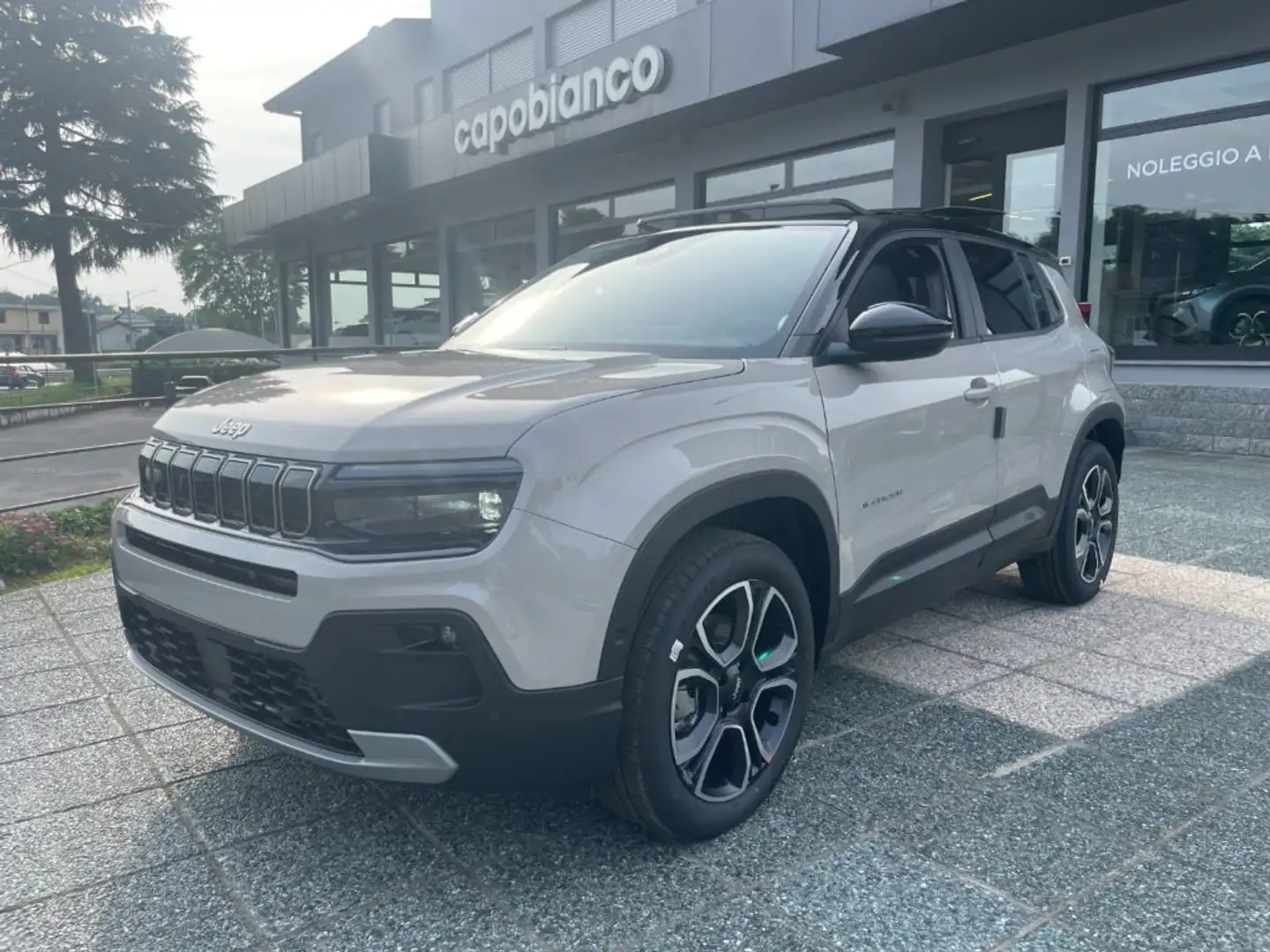 Jeep Avenger 1.2 Turbo MHEV SUMMIT+BICOLORE+TETTO APRIBILE KM0 Grigio - 1