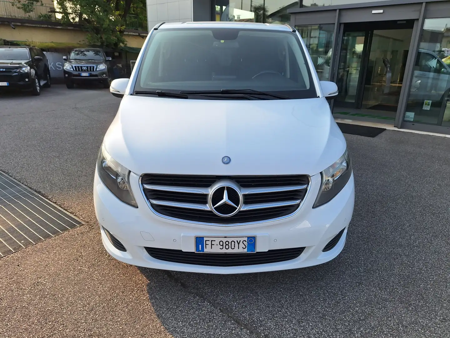 Mercedes-Benz V 250d Sport 4matic 7G-Tronic 6-Posti Passo Corto Bianco - 2