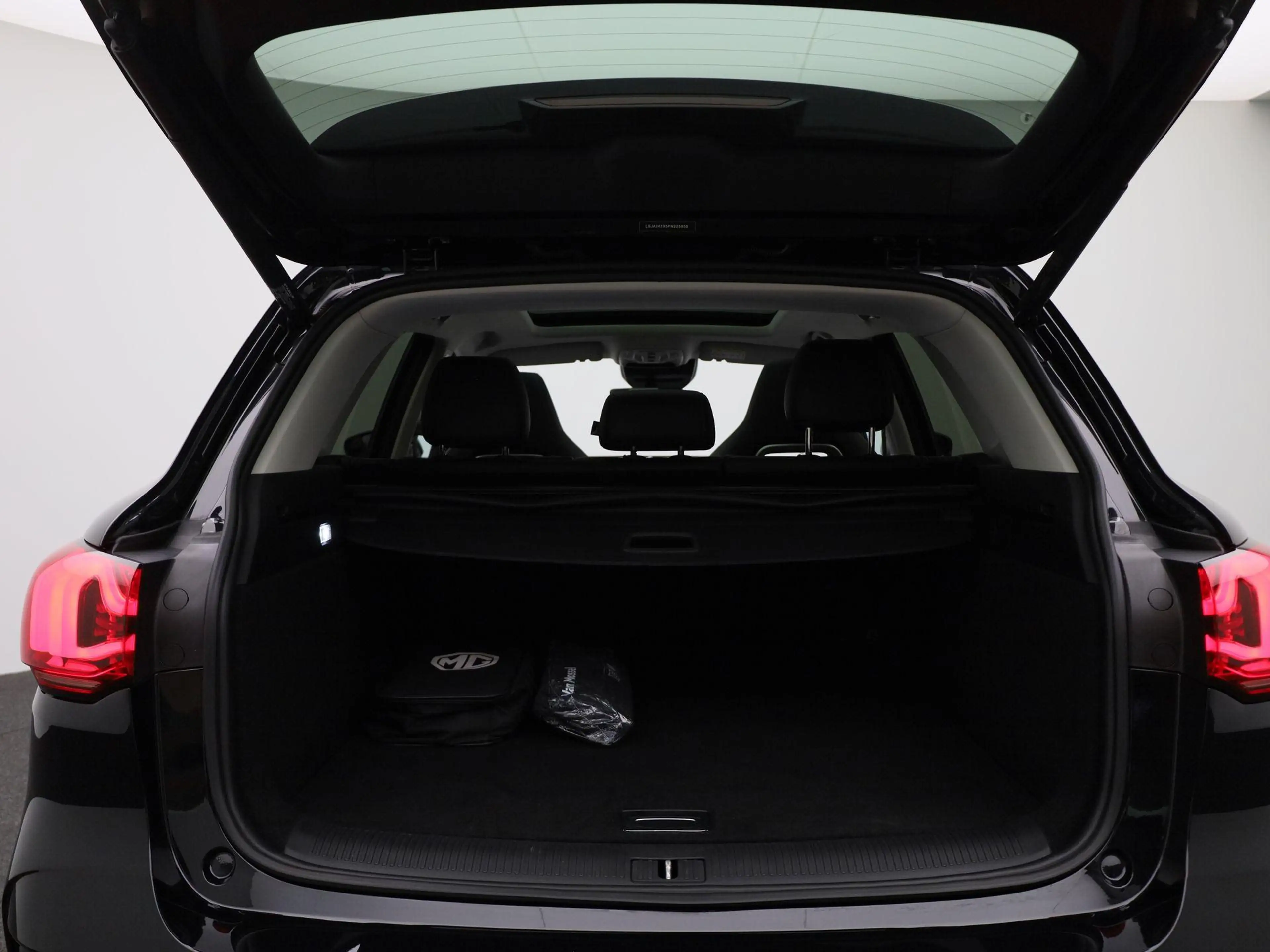 MG EHS 1.5 TGDI Luxury — photo 15