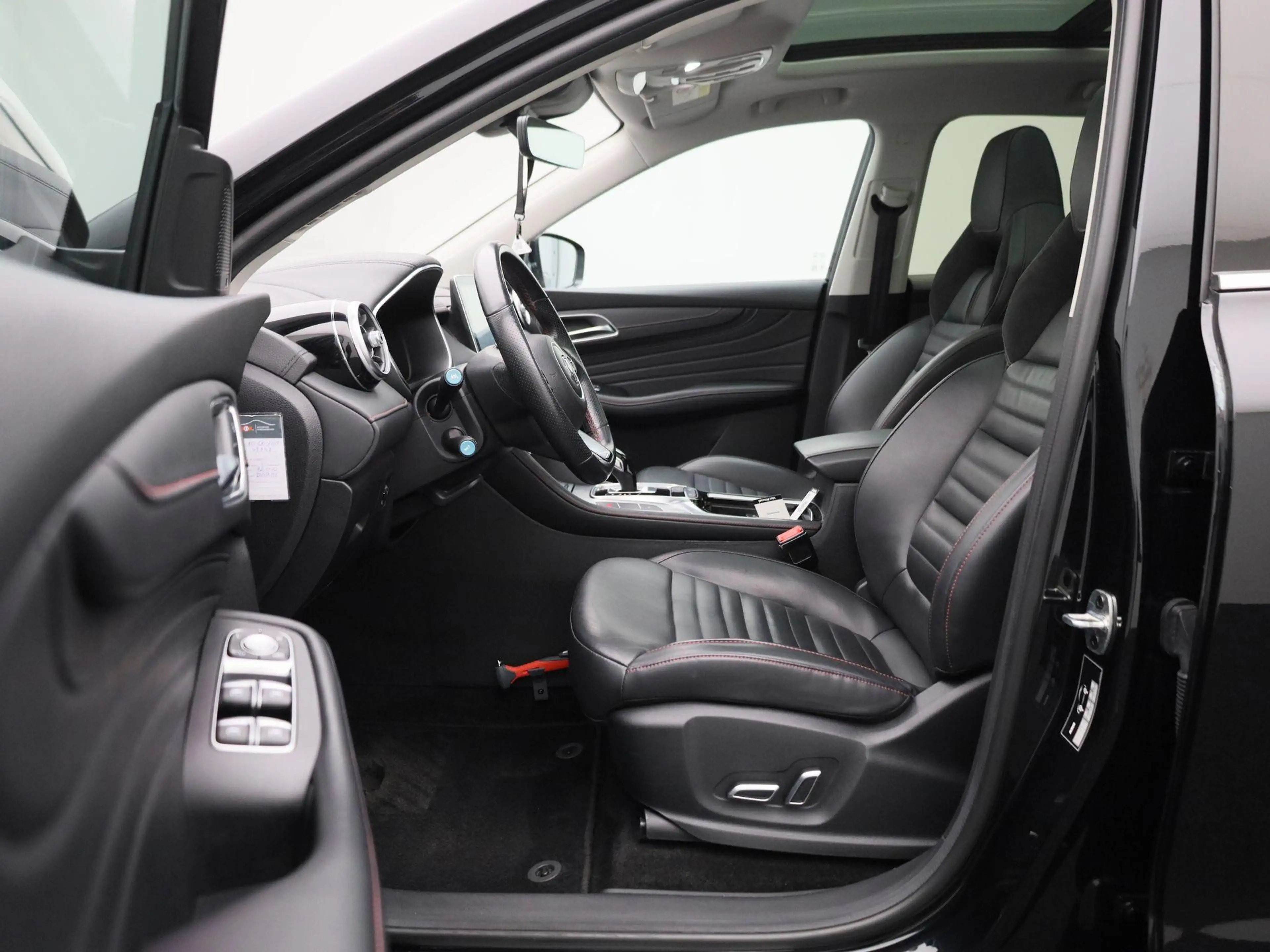 MG EHS 1.5 TGDI Luxury — photo 12