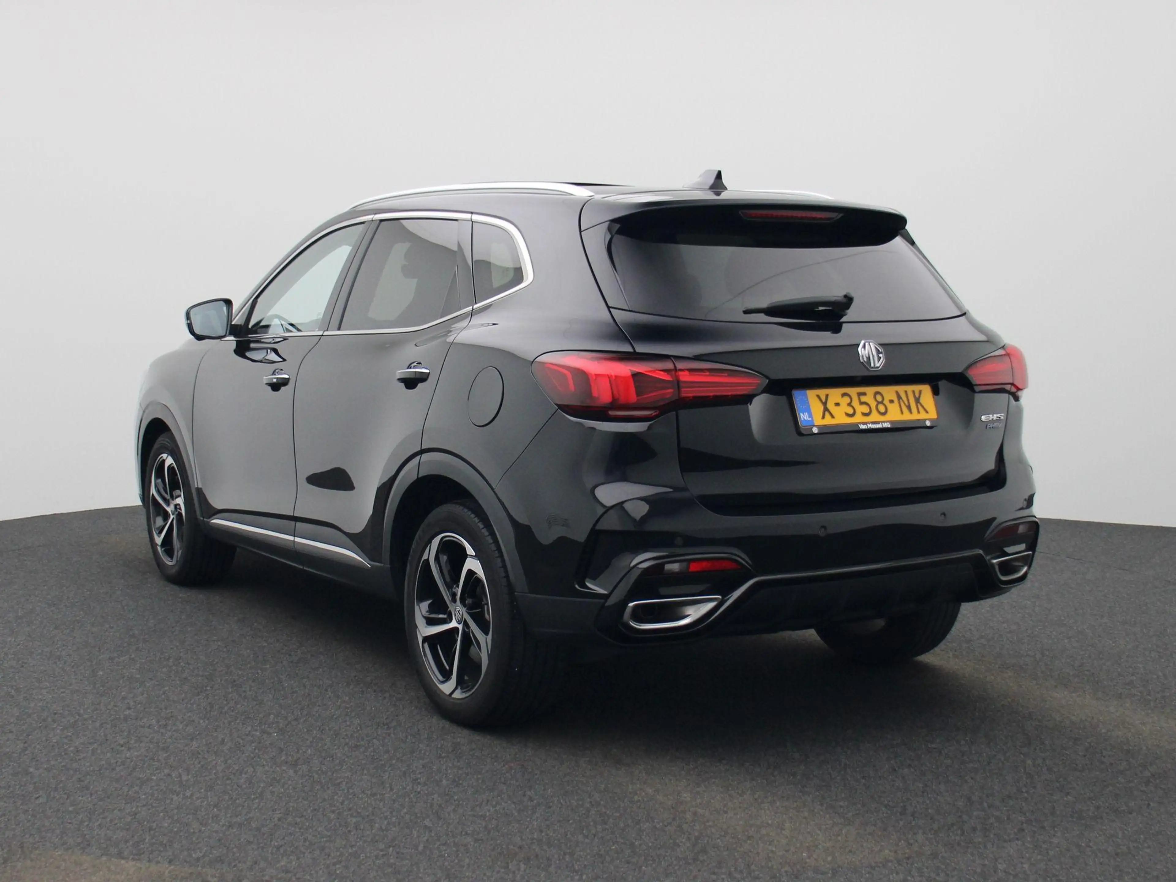 MG EHS 1.5 TGDI Luxury — photo 3