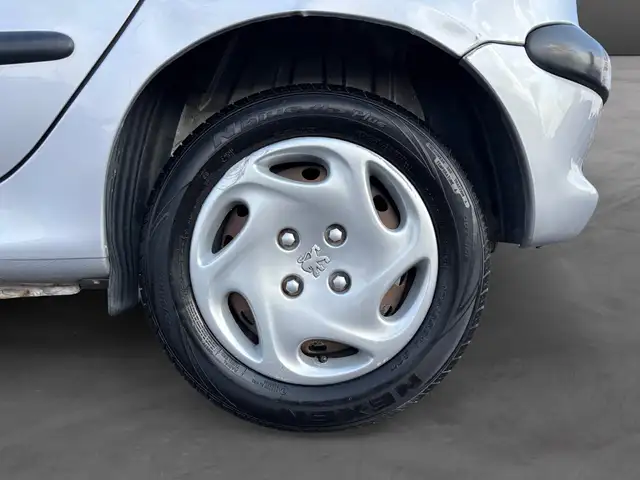 Peugeot 206 view 16