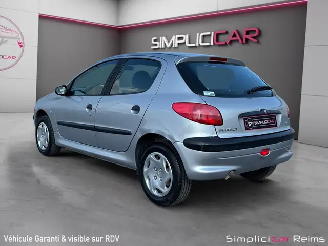 Peugeot 206 view 6
