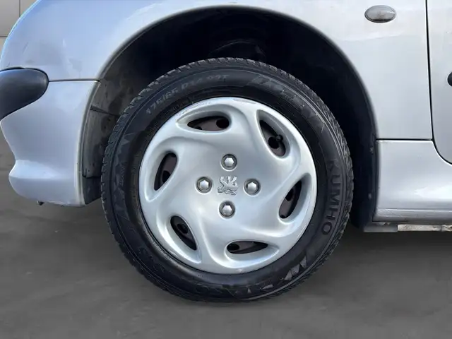 Peugeot 206 view 15