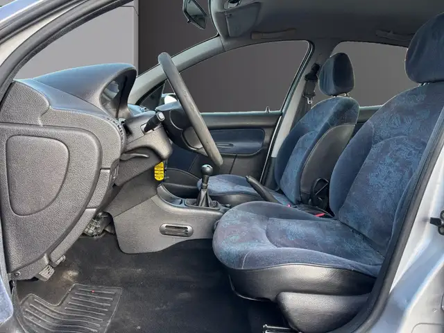 Peugeot 206 view 9