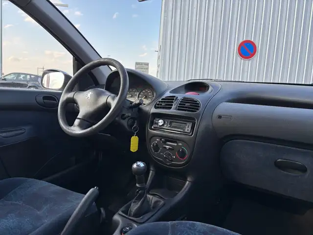Peugeot 206 view 20