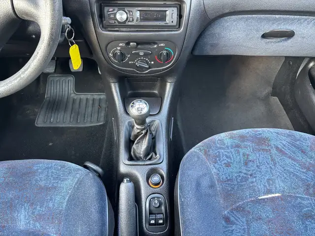 Peugeot 206 view 12