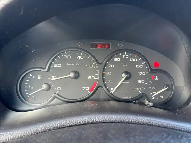Peugeot 206 view 14