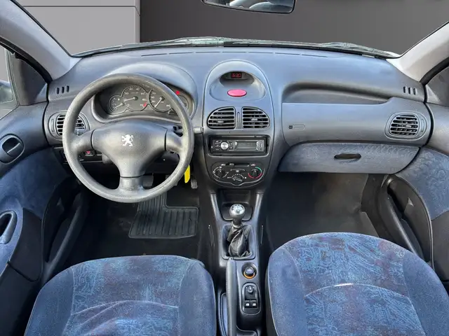 Peugeot 206 view 2