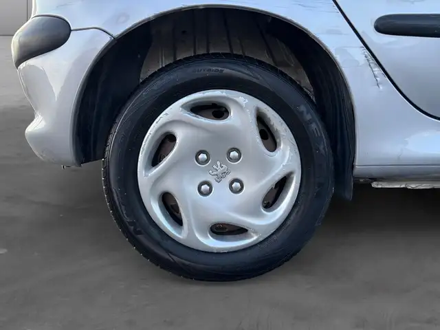 Peugeot 206 view 17