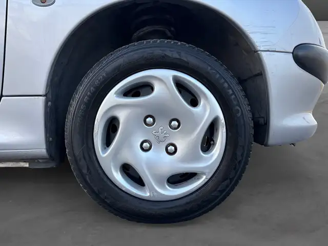 Peugeot 206 view 18