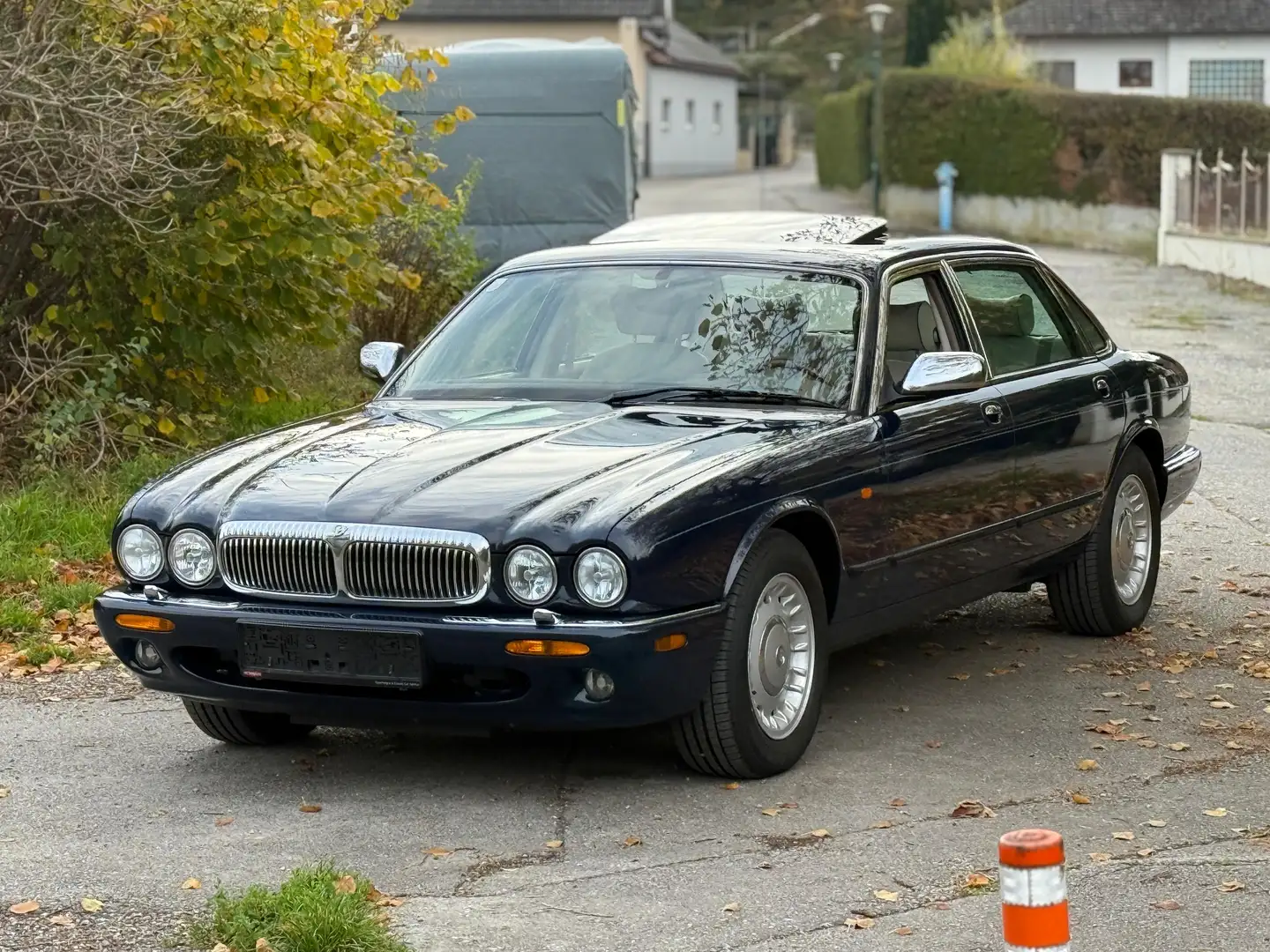 Daimler Super Eight LWB - 1