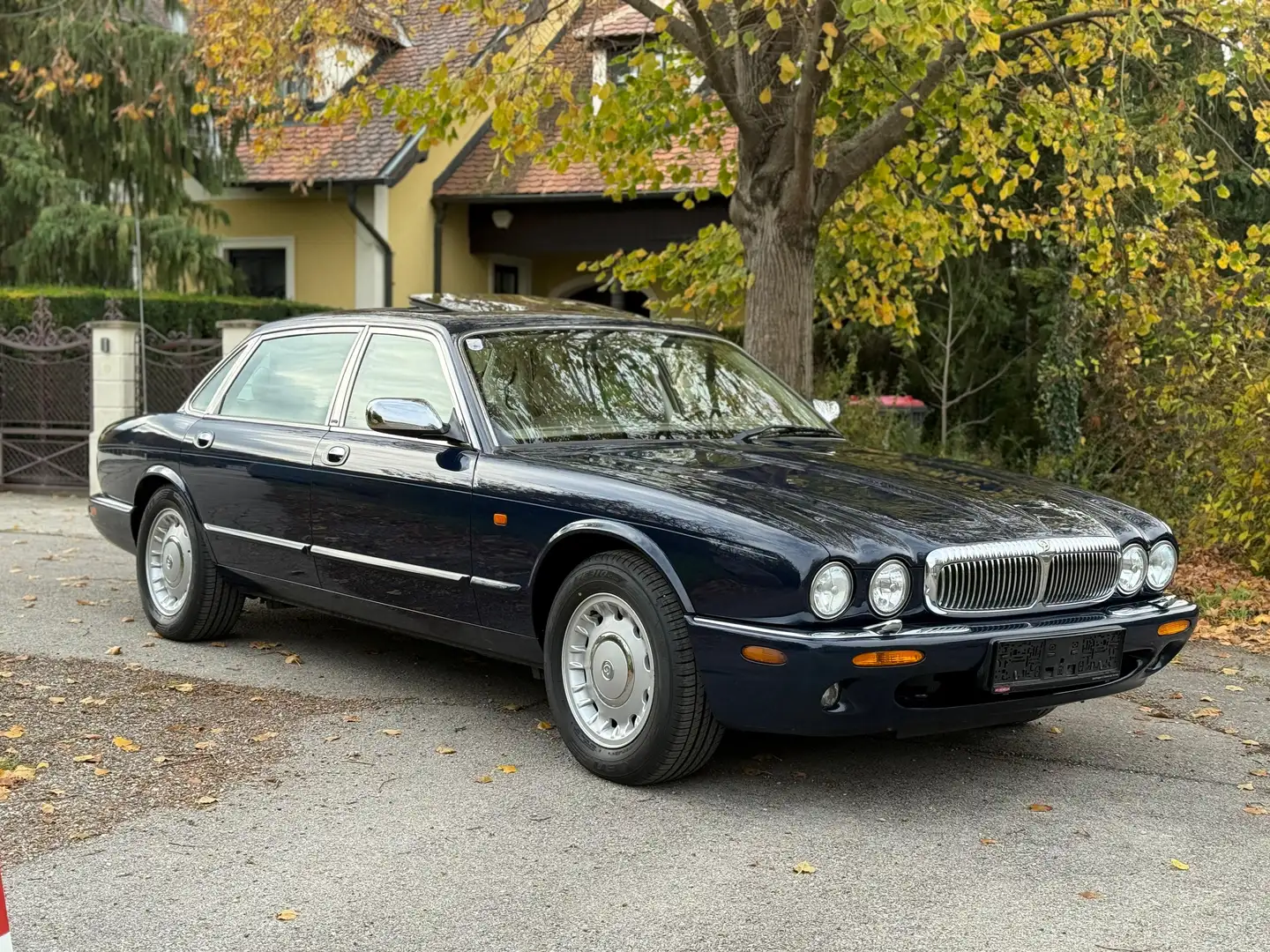 Daimler Super Eight LWB - 2