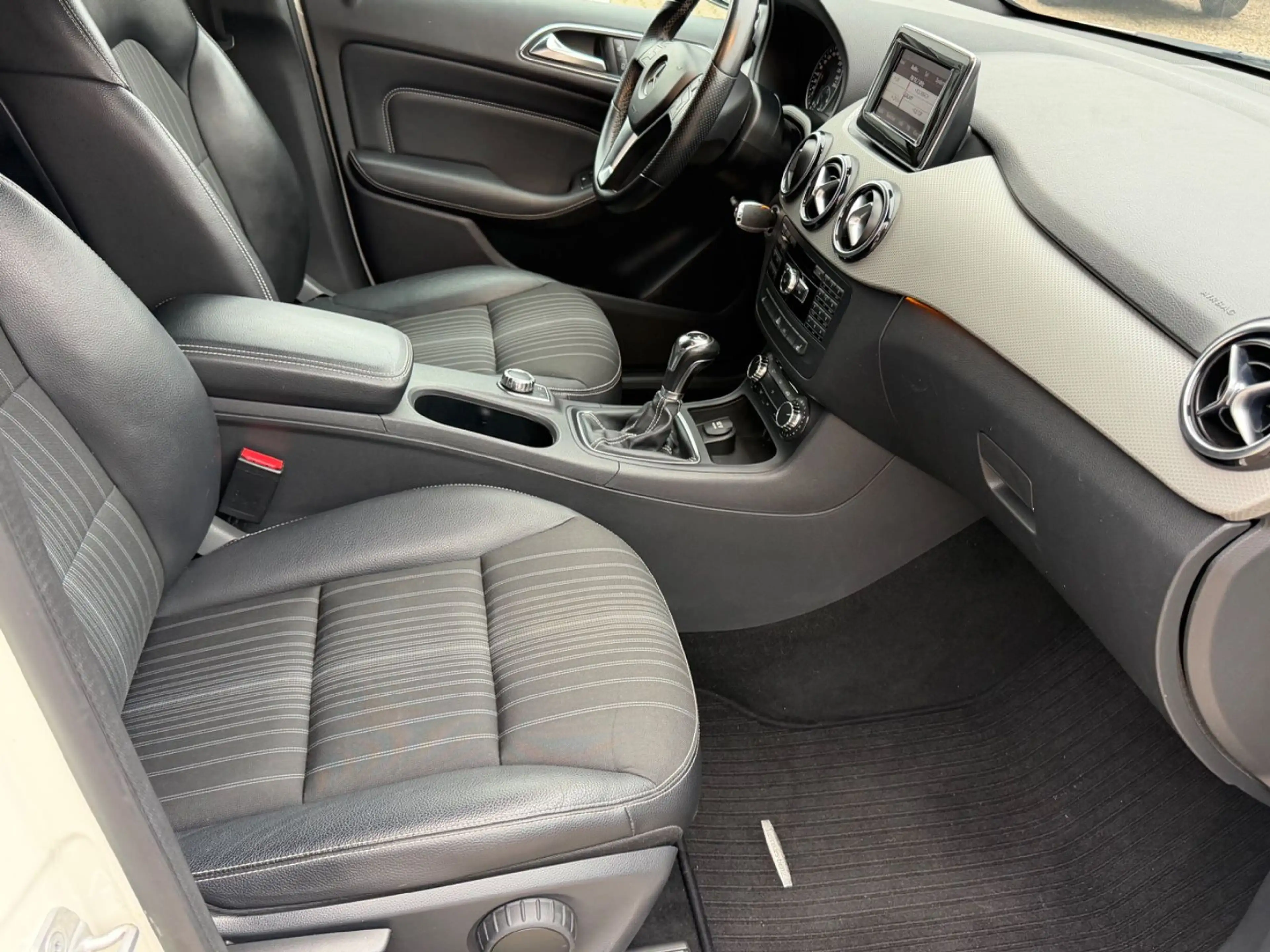 Mercedes-Benz B 200 B B 200 — photo 13