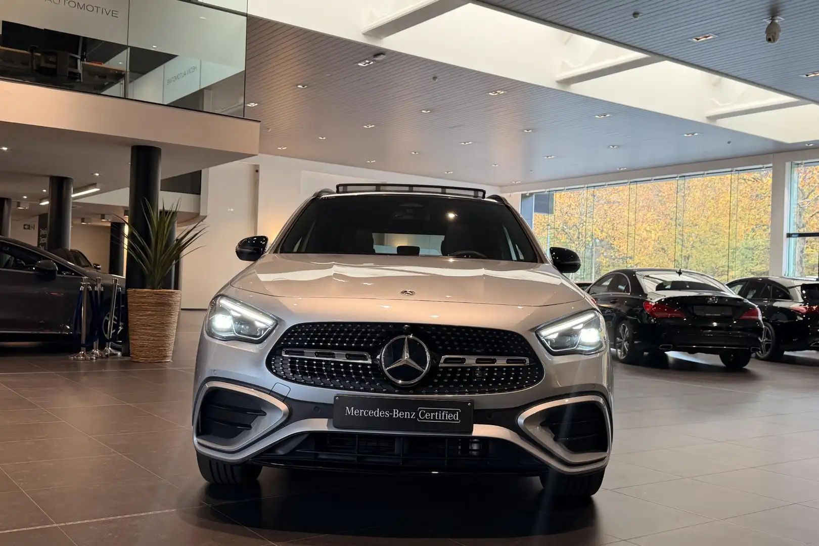 Mercedes-Benz GLA 180 STAR EDITION GLA 180 AMG Line Panoramisch dak | AM Argent - 2