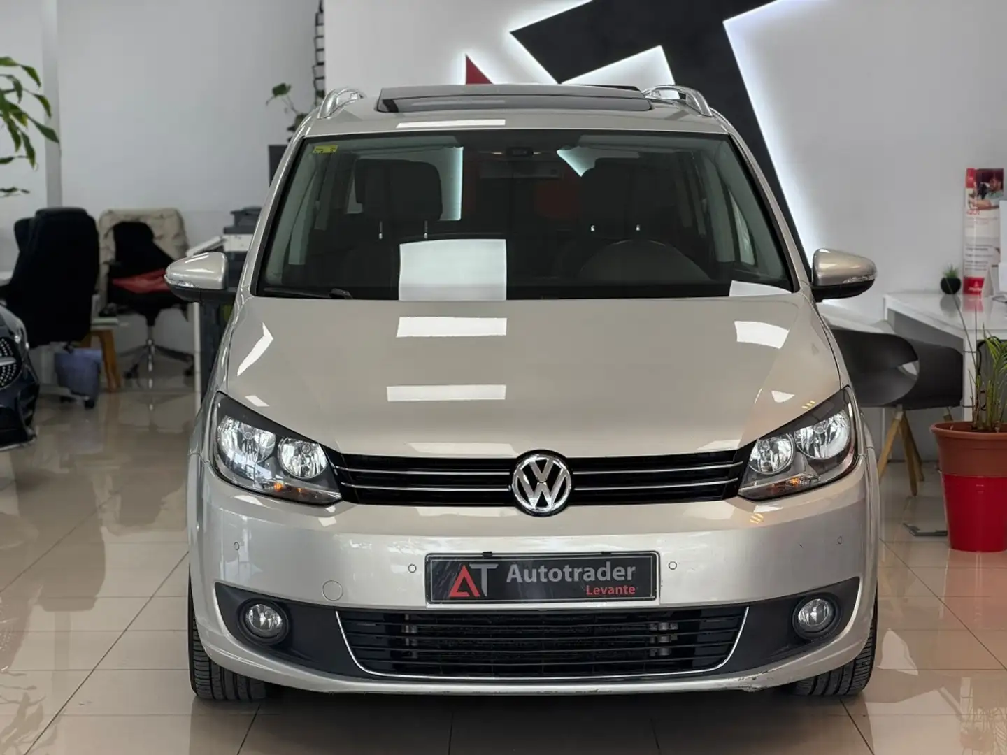 Volkswagen Touran 1.6TDI Advance 105 Gris - 2