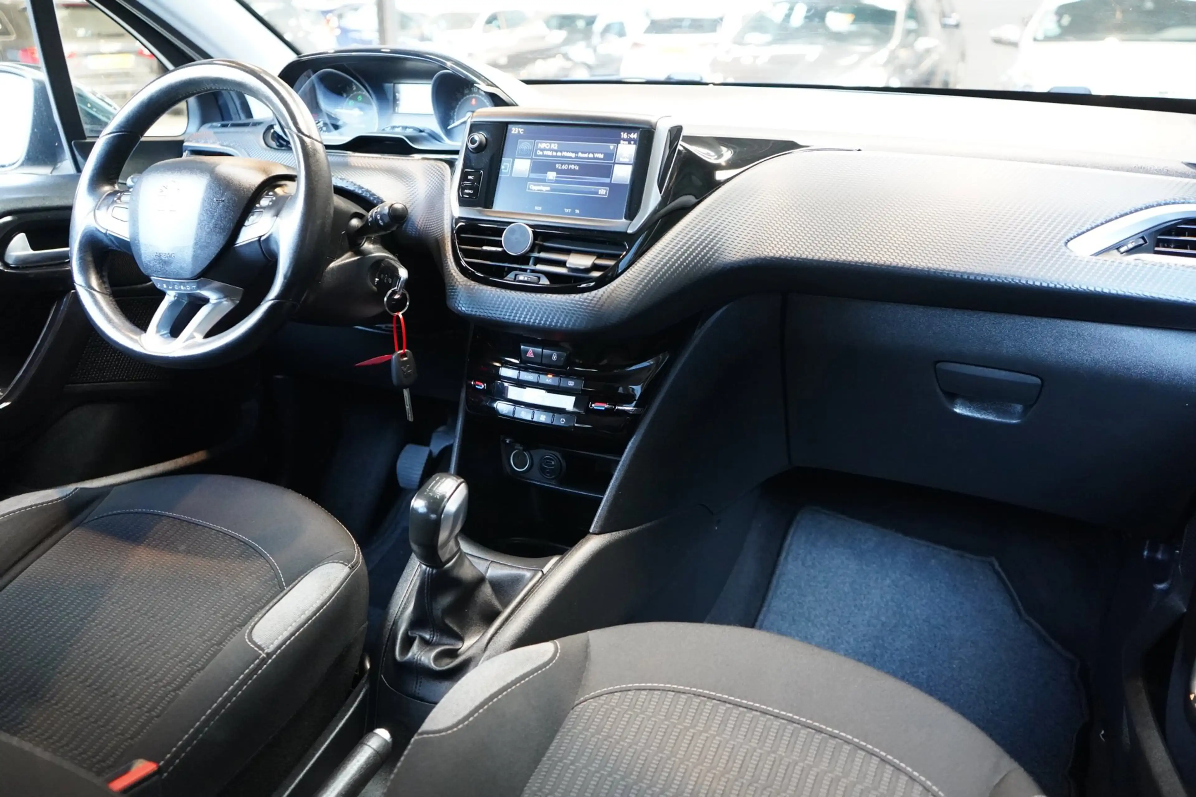 Peugeot 208 1.2 PureTech Allure | PDC | CRUISE | AIRCO | APK — photo 16