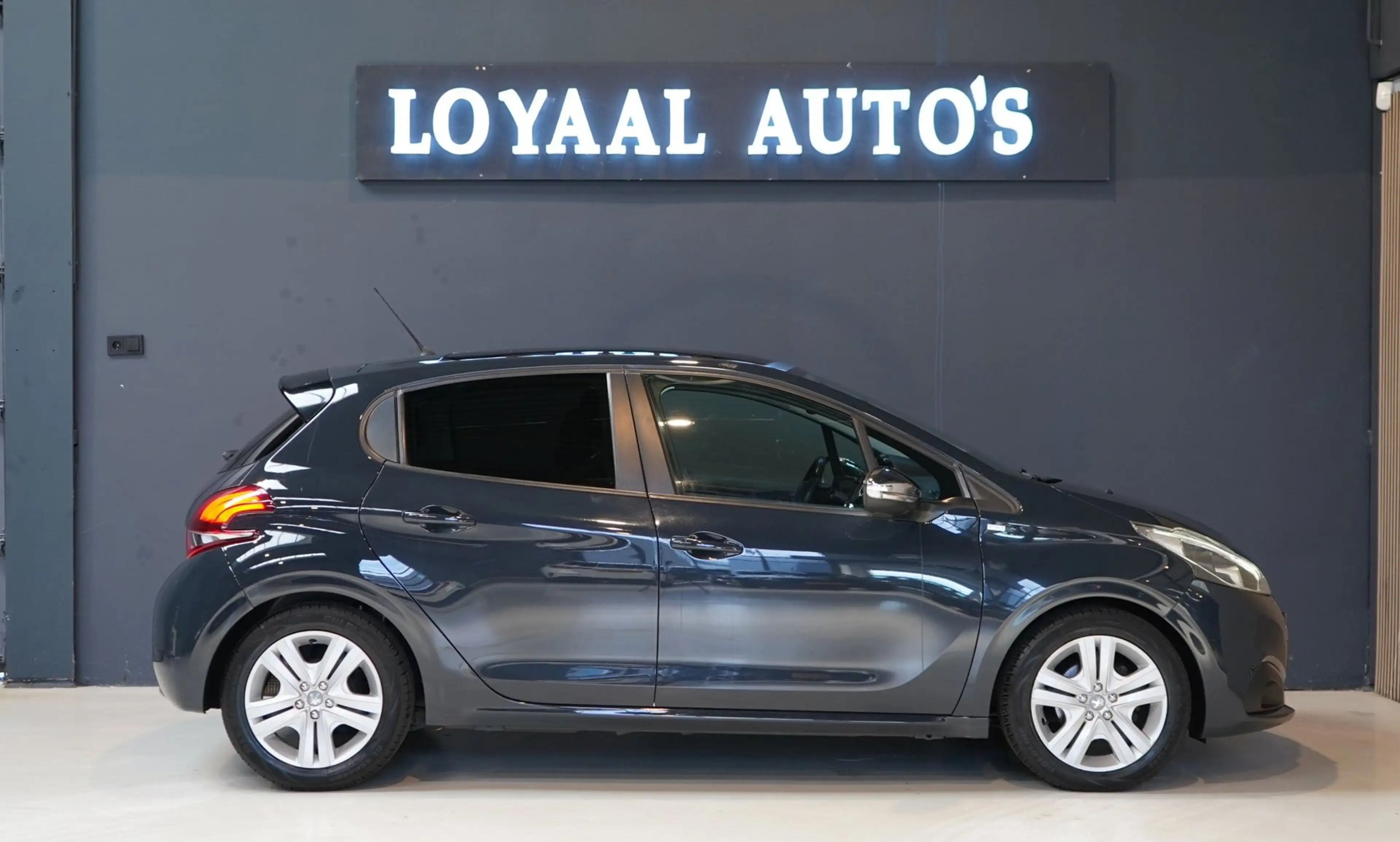 Peugeot 208 1.2 PureTech Allure | PDC | CRUISE | AIRCO | APK — photo 9