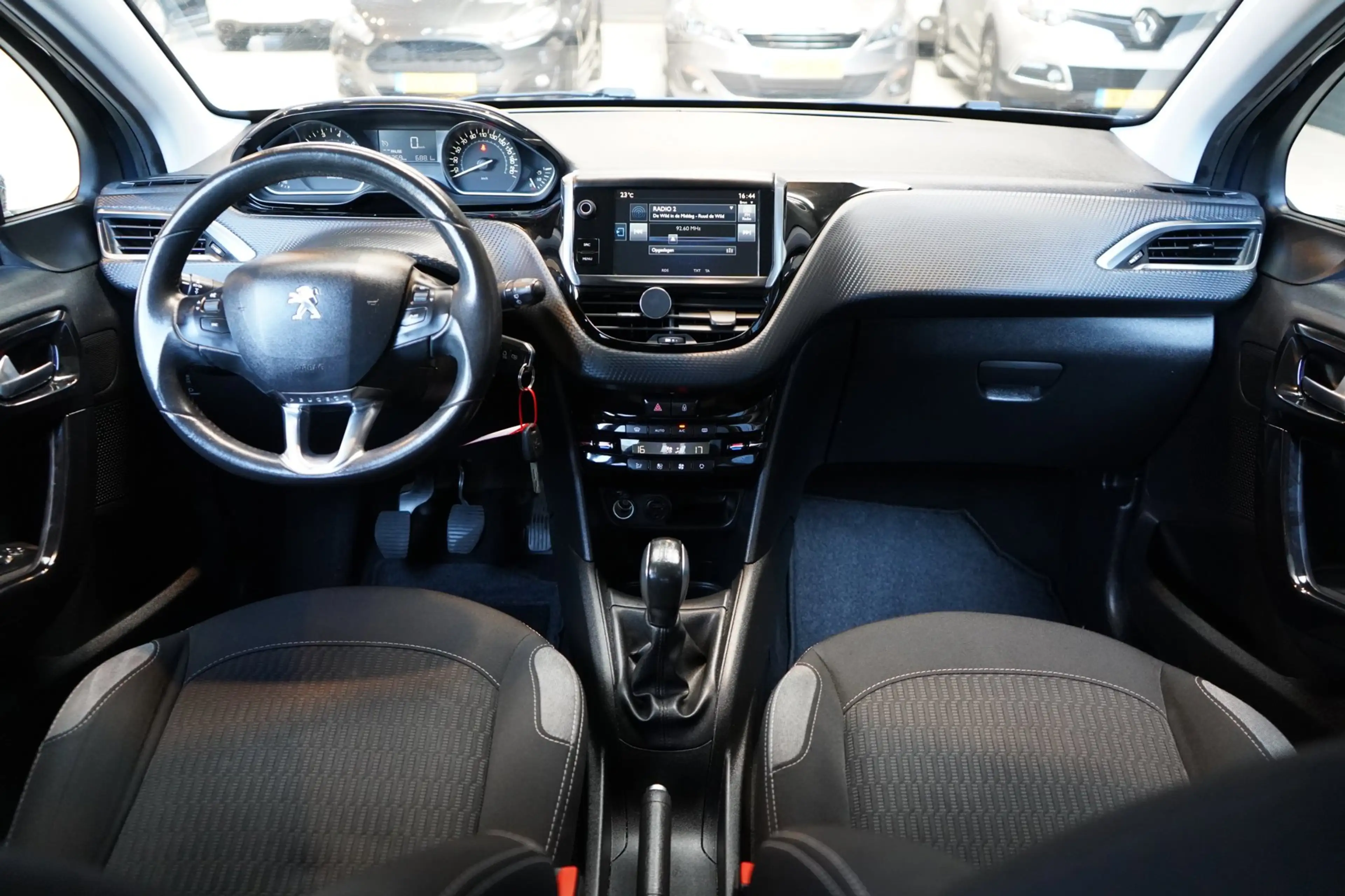 Peugeot 208 1.2 PureTech Allure | PDC | CRUISE | AIRCO | APK — photo 2