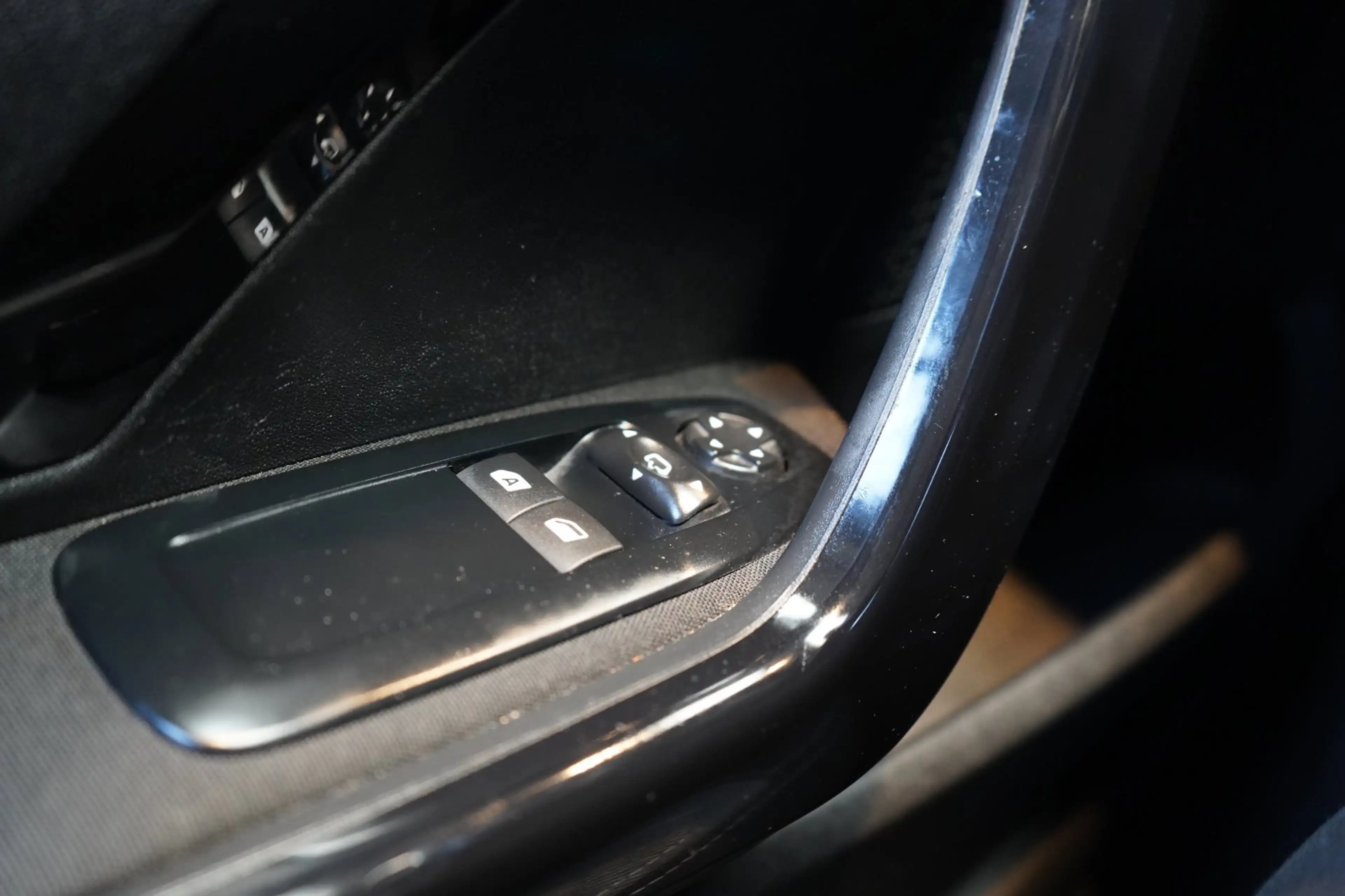 Peugeot 208 1.2 PureTech Allure | PDC | CRUISE | AIRCO | APK — photo 28