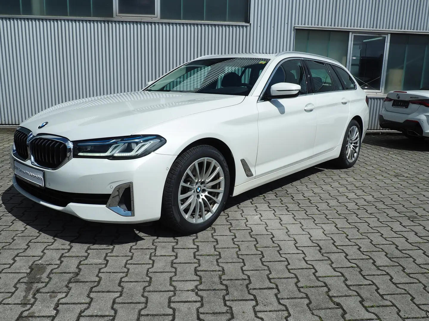BMW 520 i Touring Luxury*Panorama*HUD*Laser*Komfortsitze* Wit - 2