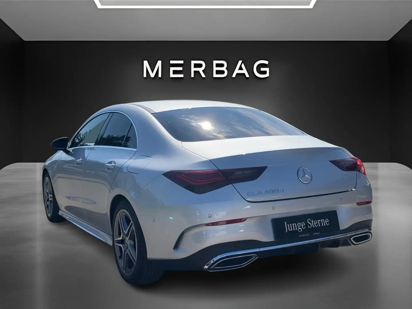 Mercedes-Benz CLA 200 d Coupé AMG Line Facelift Silber - 2