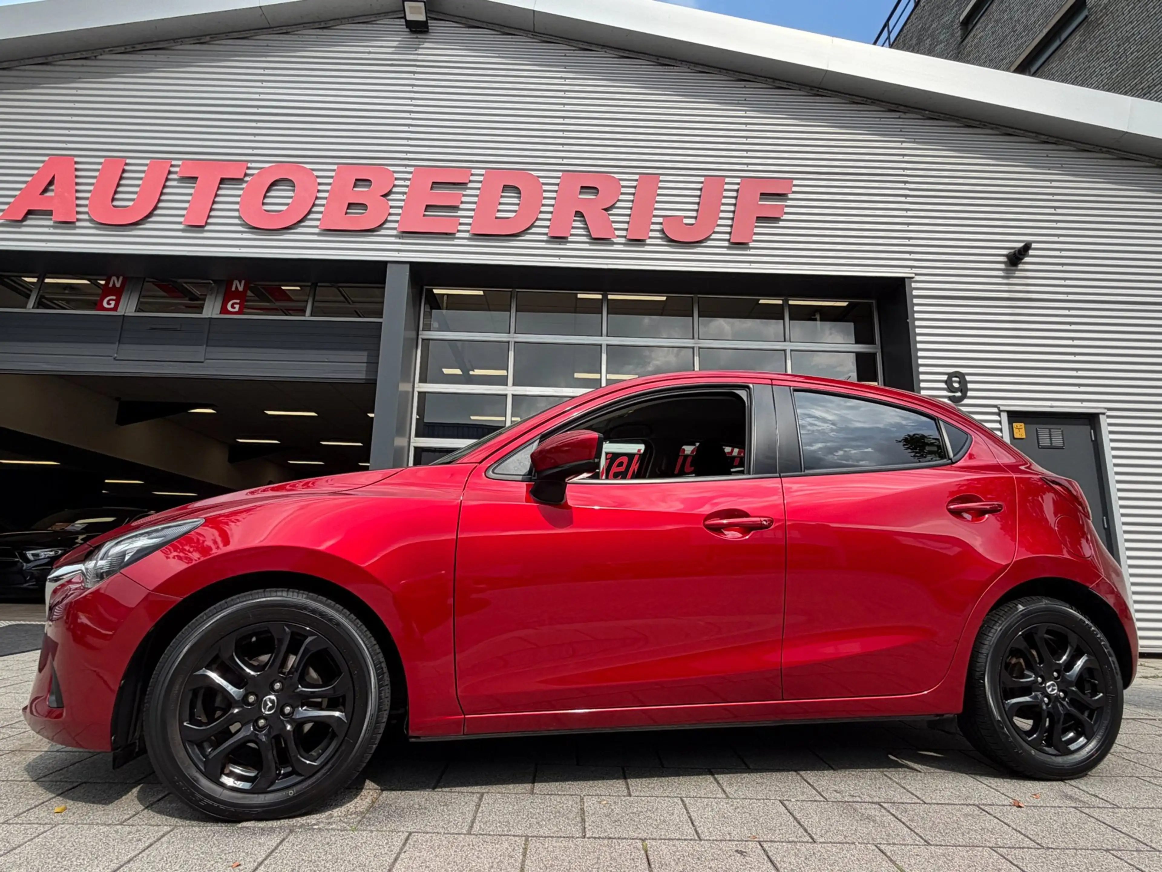 Mazda 2 1.5 Skyactiv-G Dynamic+ - Apple CarPlay / Navigati — photo 6