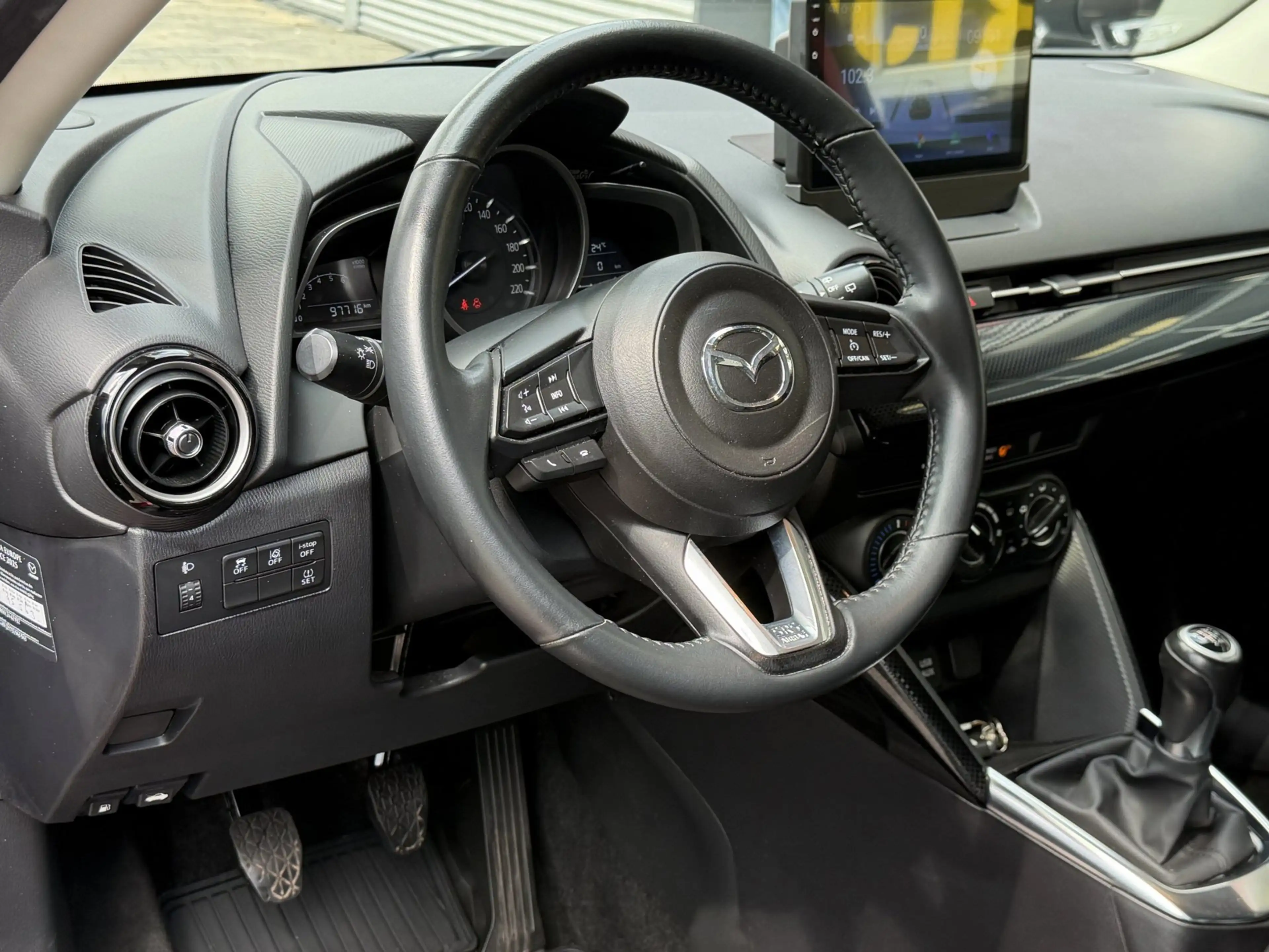 Mazda 2 1.5 Skyactiv-G Dynamic+ - Apple CarPlay / Navigati — photo 2