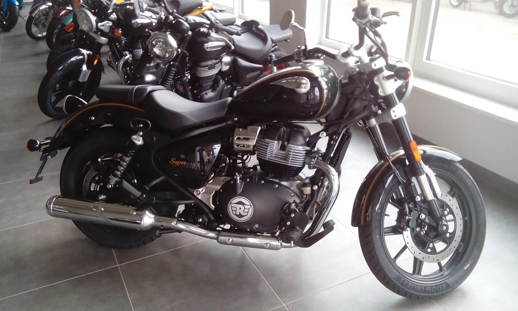 Royal Enfield Super Meteor 650 Interstellar Green Зелений - 1