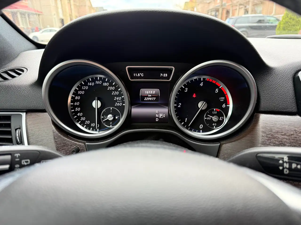 Mercedes-Benz M-Class снимка Mercedes-Benz M-Class
