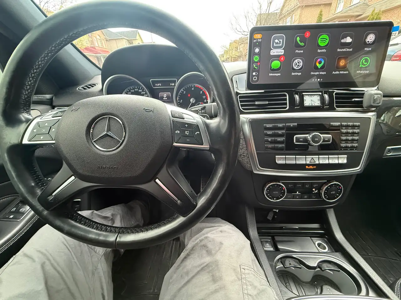 Mercedes-Benz M-Class снимка Mercedes-Benz M-Class