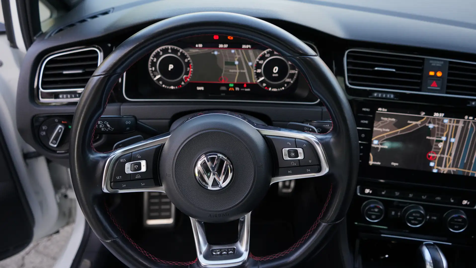 Volkswagen Golf GTI 2.0 TSI OPF DSG Performance - 2