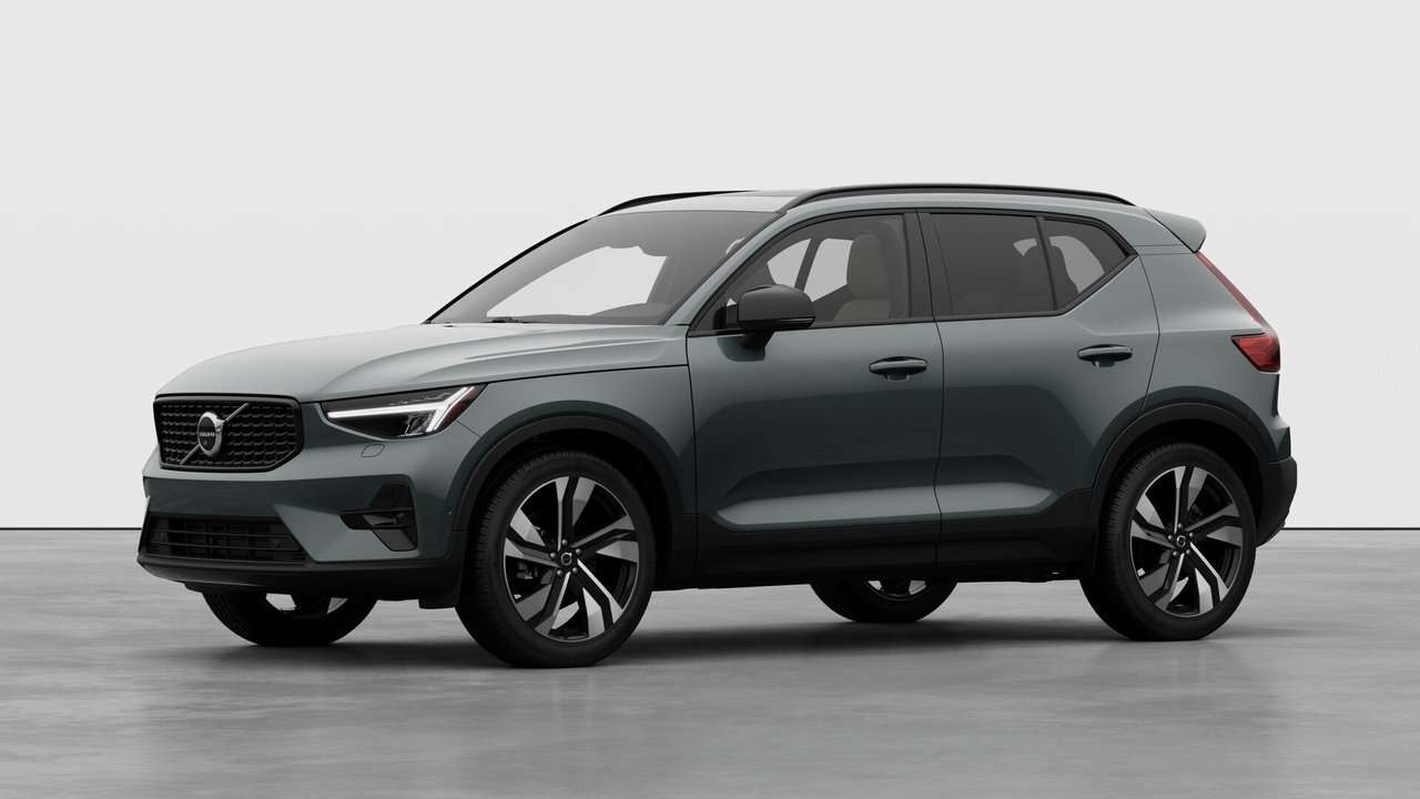 2026 Volvo XC40 B5 AWD Plus Dark Theme