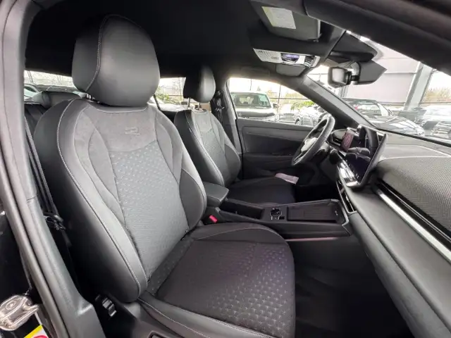 Volkswagen T-Roc view 12