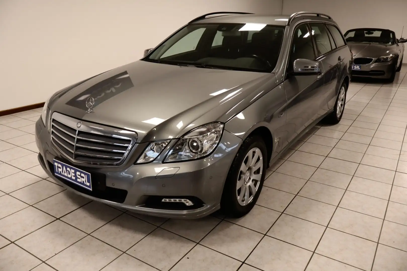 Mercedes-Benz E 250 CGI BlueEFFICIENCY Tagliandi Grau - 2