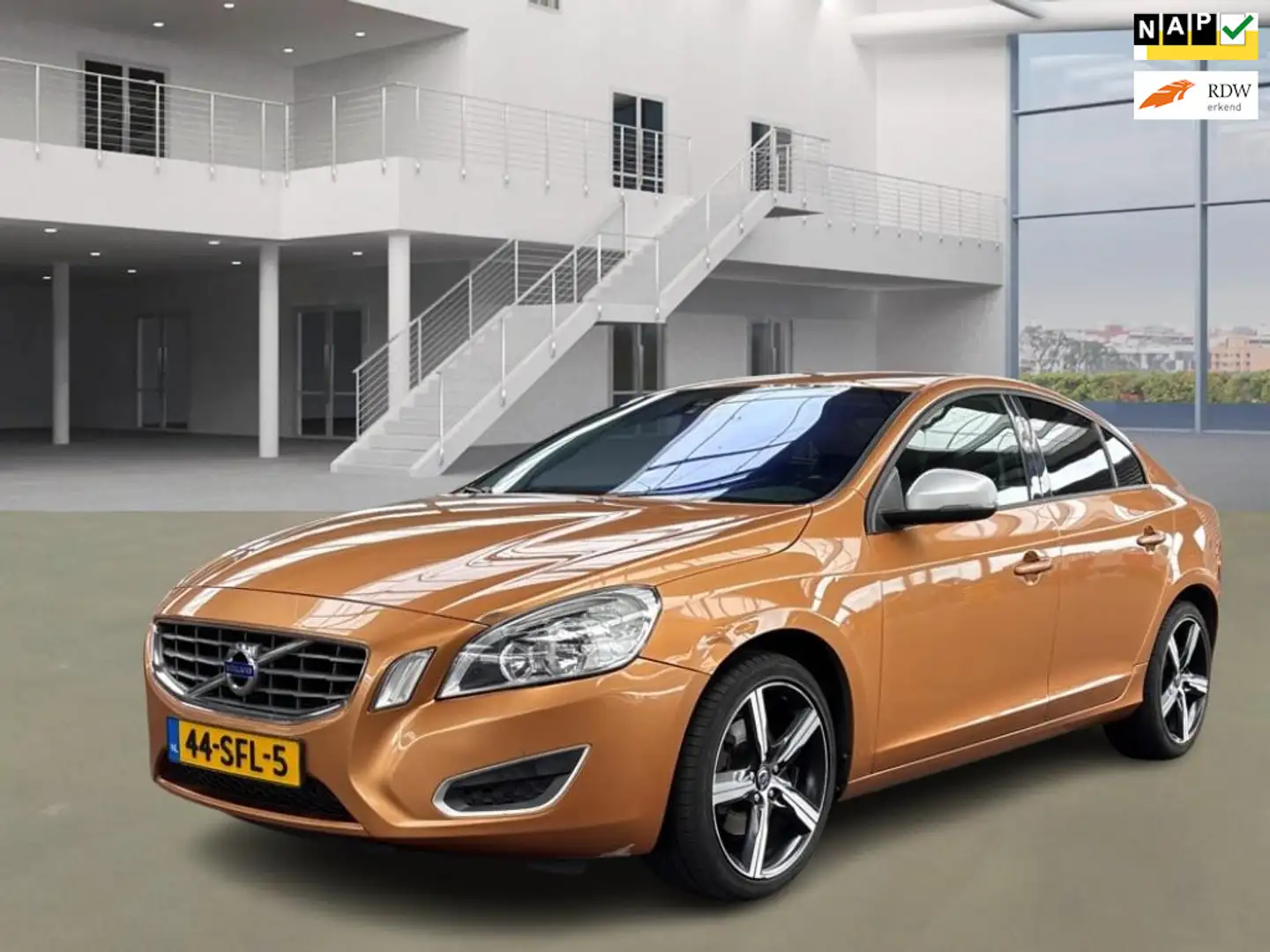 Volvo S60 1.6 T4 Kinetic|aut|navi|psensor|cruise Naranja - 1
