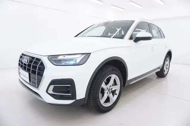 Audi Q5 view 9