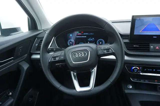 Audi Q5 view 11