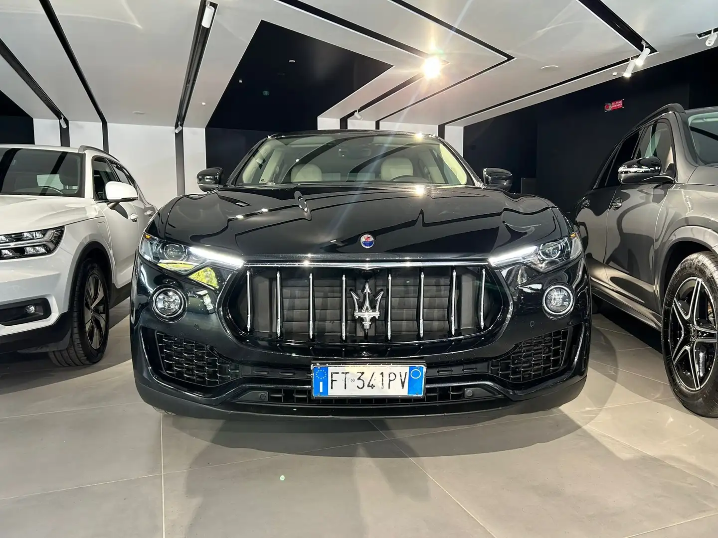 Maserati Levante Levante 3.0 V6 Granlusso 275cv auto my19 Nero - 2