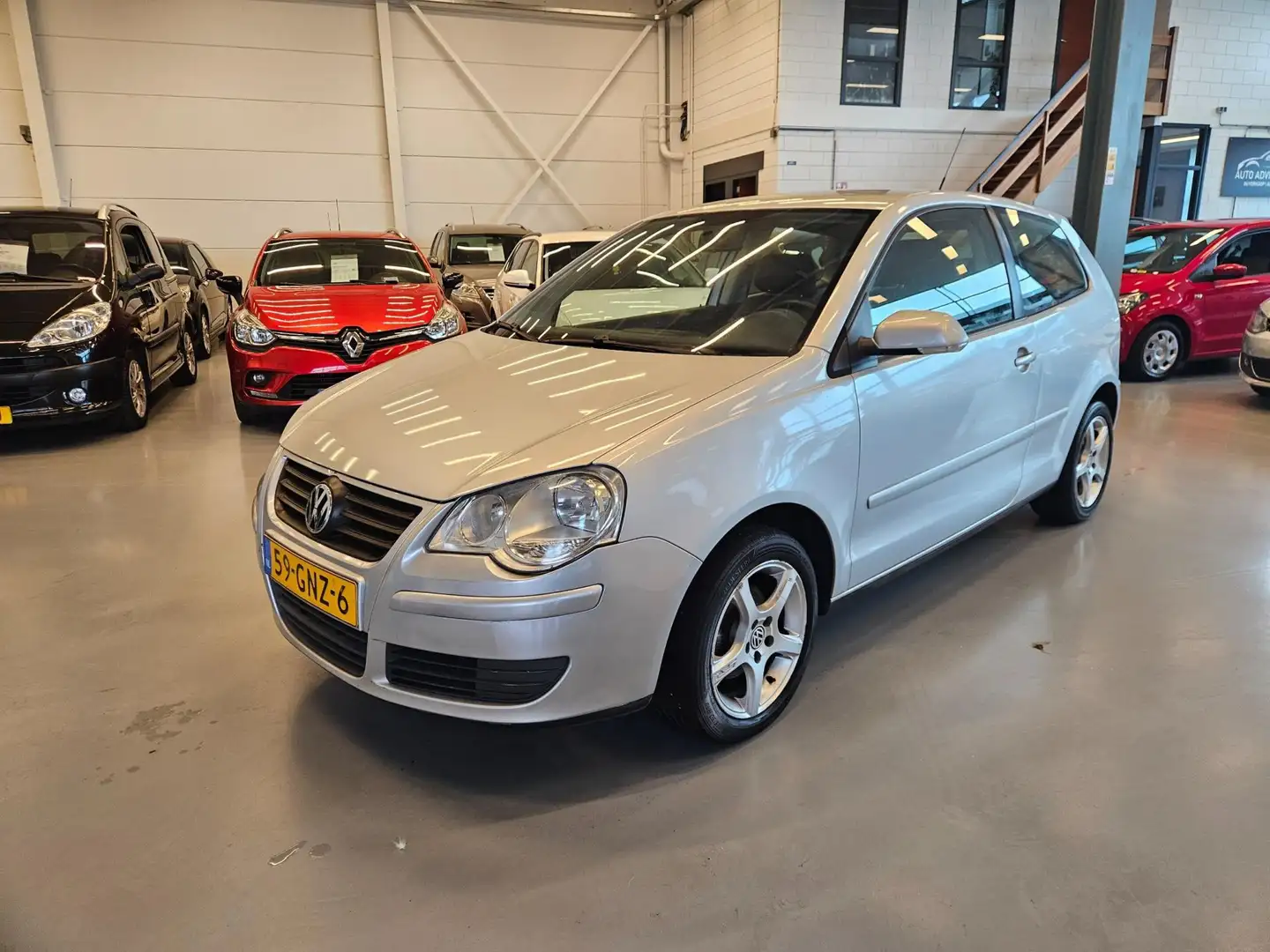 Volkswagen Polo 1.2-12V Comfortline/carplay/airco/cruise/centr ver Grijs - 1