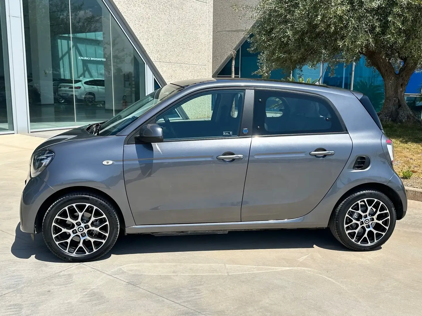 smart forFour eq Passion 22kW offerta T-Stock prezzo imperdibile Grau - 2