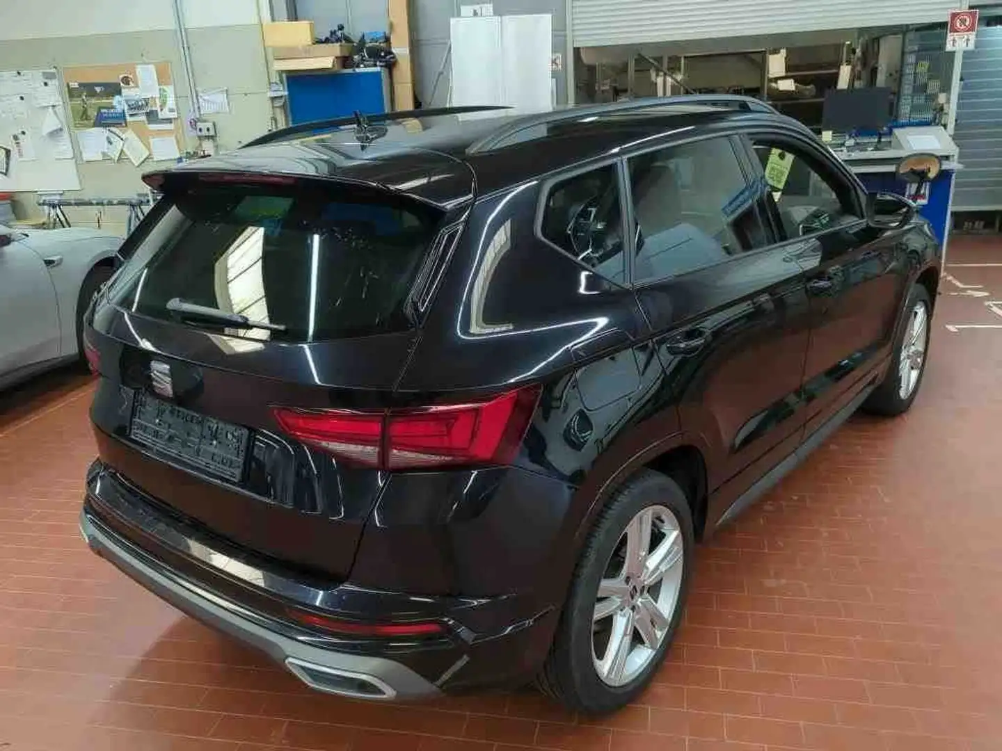 SEAT Ateca FR 2.0TDI DSG LED Navi SHZ ACC Beats Noir - 2