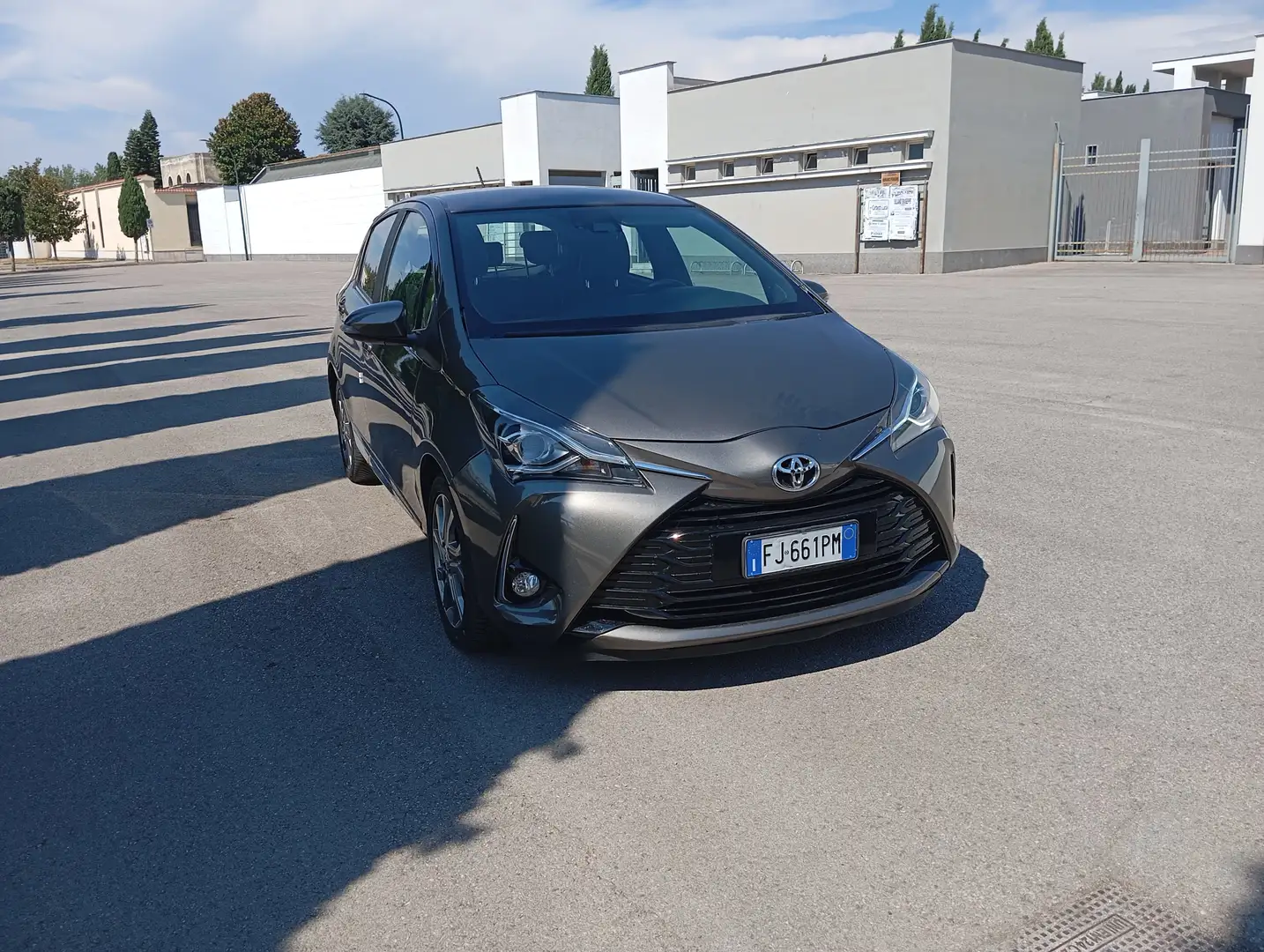 Toyota Yaris Yaris 5p 1.0 Grigio - 1