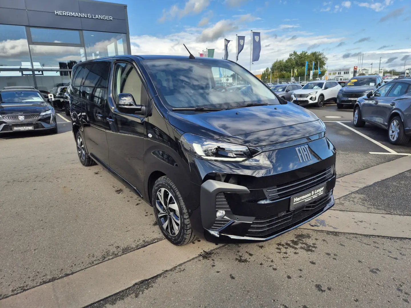 Fiat Ulysse L2 Top HDi 180 EAT8 7-Sitzer Standheizung AHZV Glasdach Abstandstempomat Black - 2