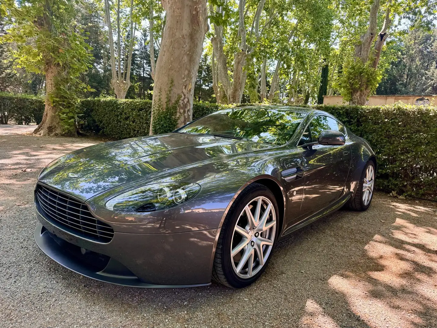Aston Martin Vantage 4.7L Gris - 1