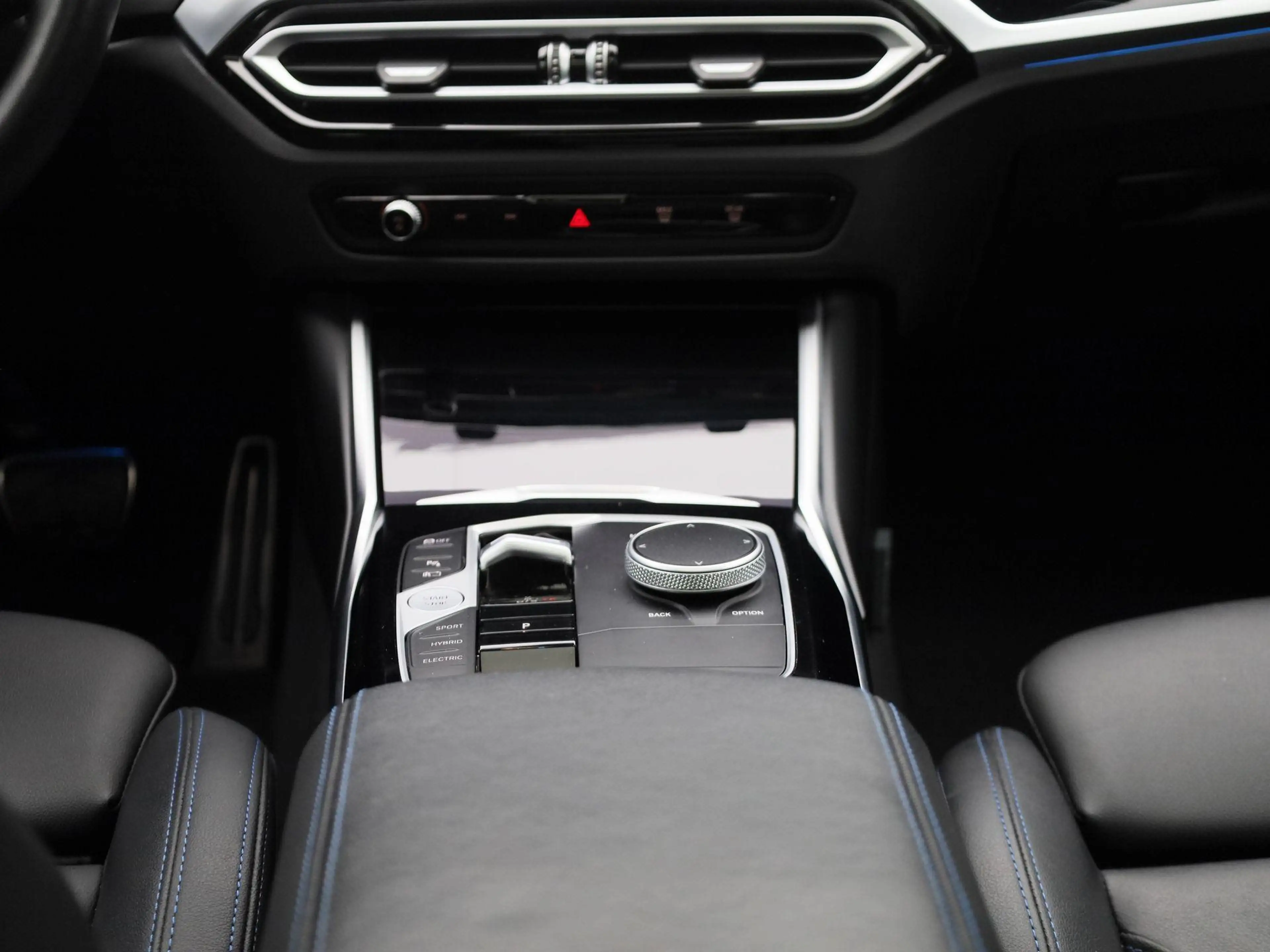 BMW 330 3-serie Touring 330e xDrive | M SPORT | PANORAMADA — photo 10